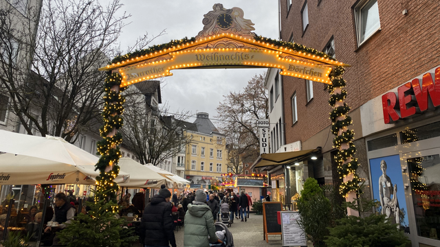Der Eingang zum Weihnachtsmarkt