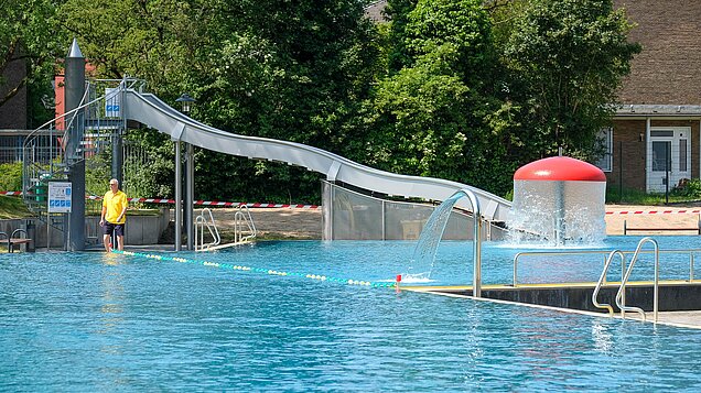 Eins der Becken des Benrather Freibads.