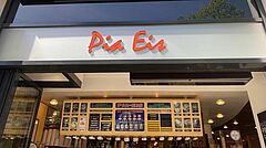 Die Bestelltafel von Pia Eis mit dem Logo drüber