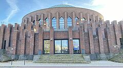 Die Tonhalle von der Seite.