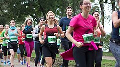 Menschen laufen beim #ZeroHungerRun