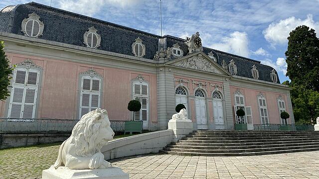 Schloss Benrath von vorne