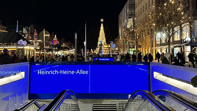 Eingang zur U-Bahn Station Heinrich-Heine-Allee