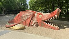 Der Drachen auf dem Wasserspielplatz im Volksgarten