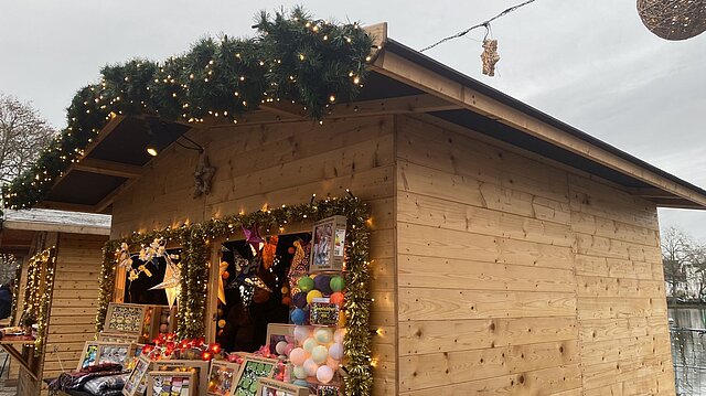 Eine der Buden auf dem Weihnachtsmarkt