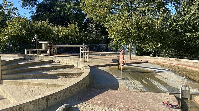 Die Wasseranlage des Wasserspielplatzes im Zoopark