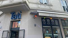 Der Eingang der Eisdiele Tati