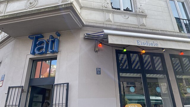 Eingang der Eisdiele Tati