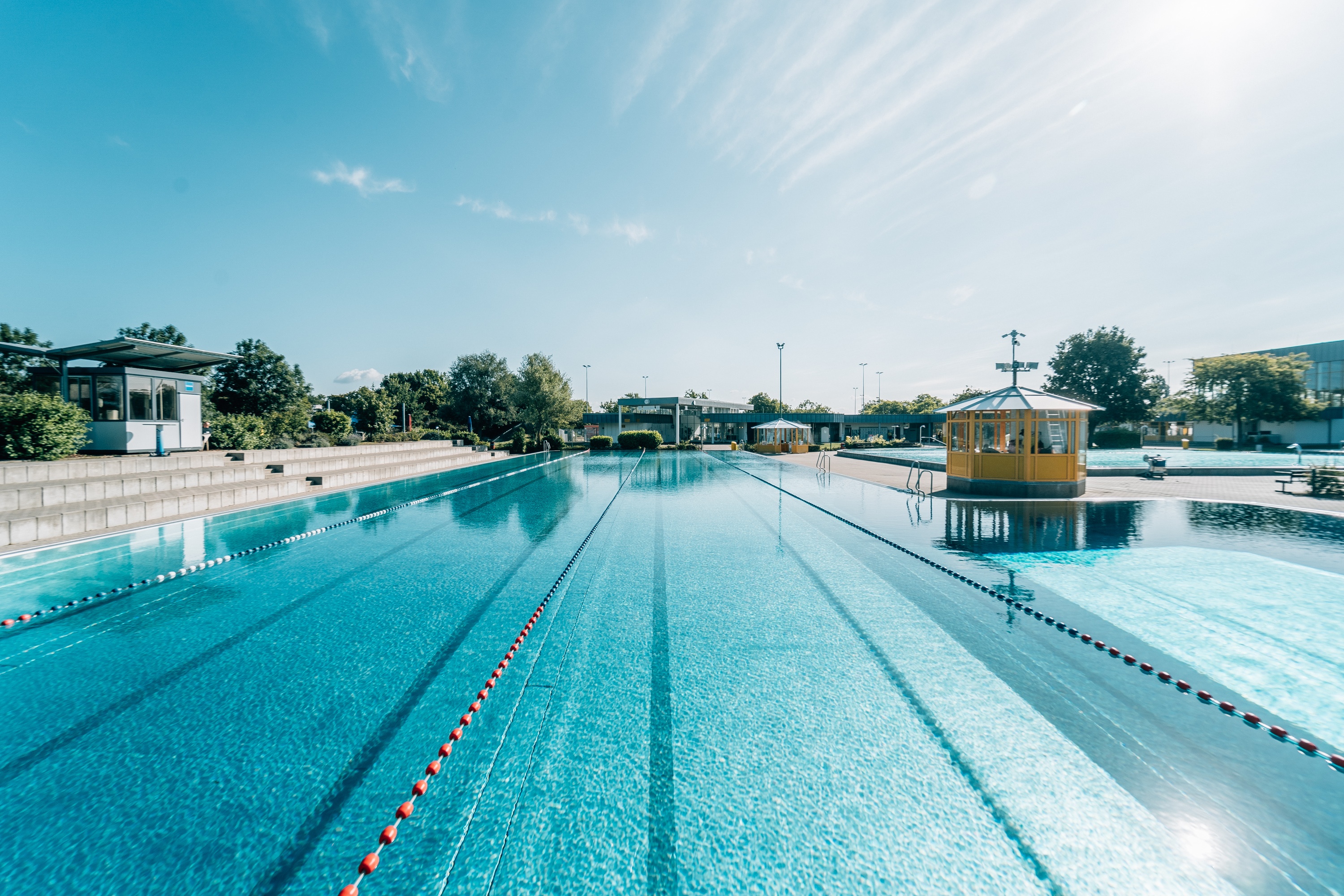 Die Becken im Freibad Rheinbad