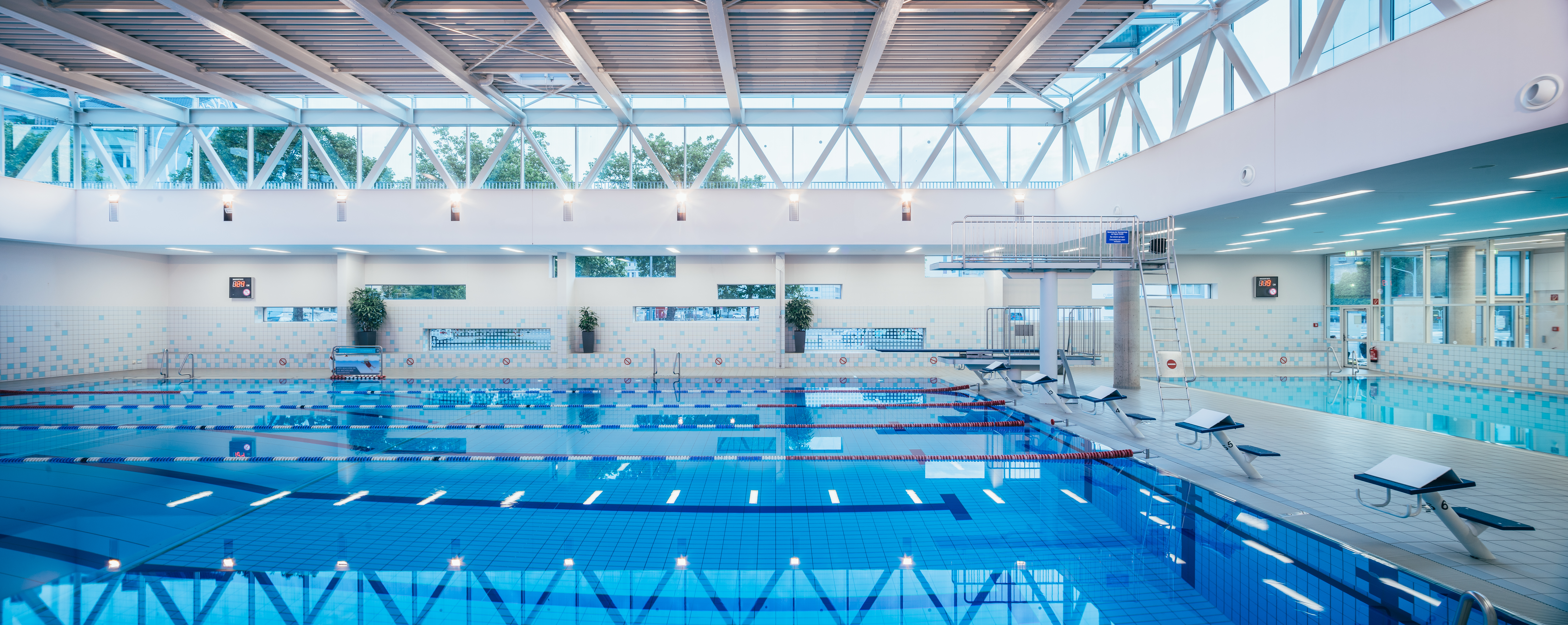 Ein Schwimmbecken