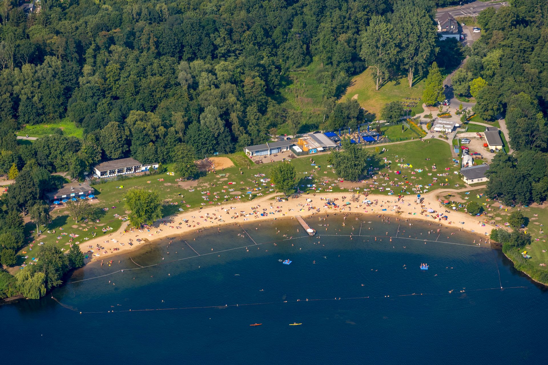Der Unterbacher See aus der Luft